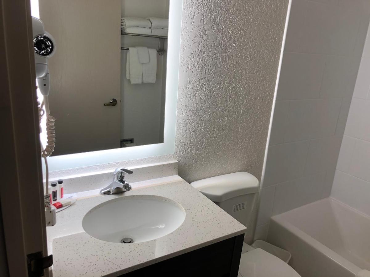 Red Lion Inn & Suites Elk Grove Village Extérieur photo