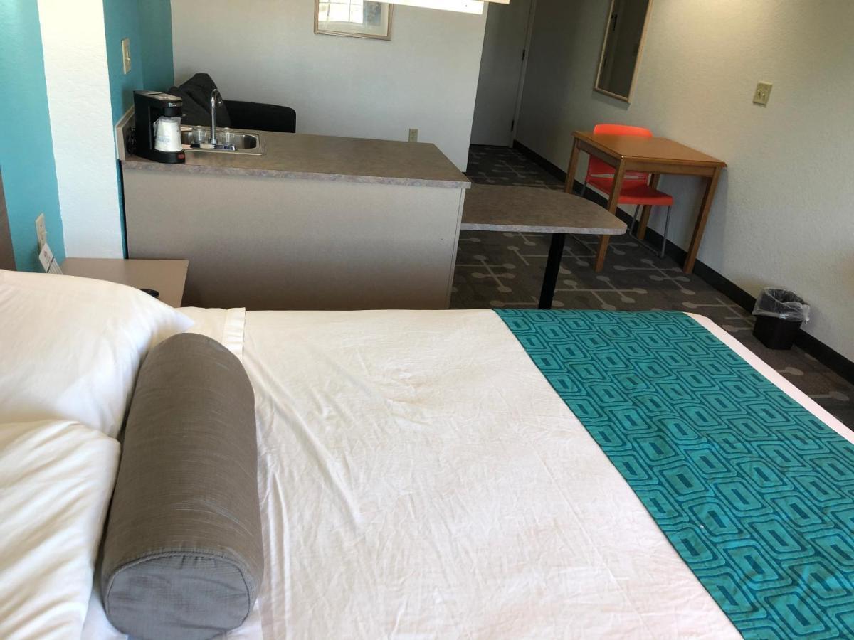 Red Lion Inn & Suites Elk Grove Village Extérieur photo