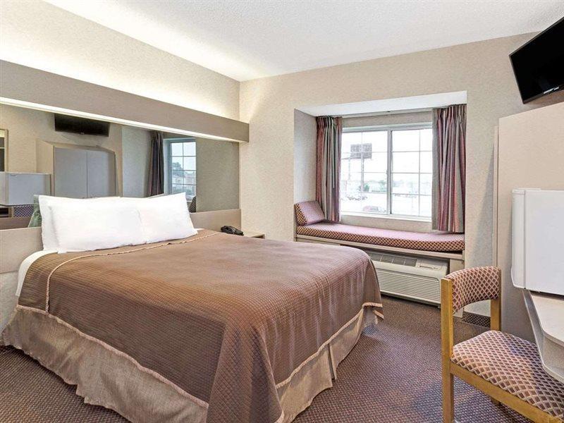 Red Lion Inn & Suites Elk Grove Village Extérieur photo