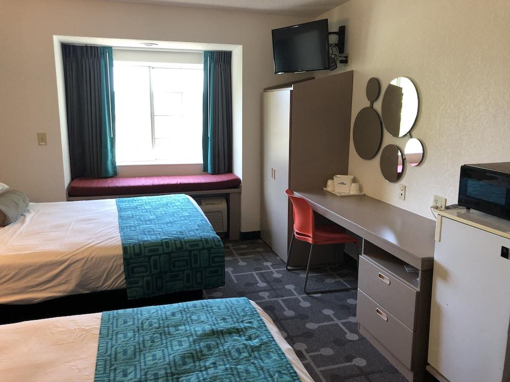 Red Lion Inn & Suites Elk Grove Village Extérieur photo