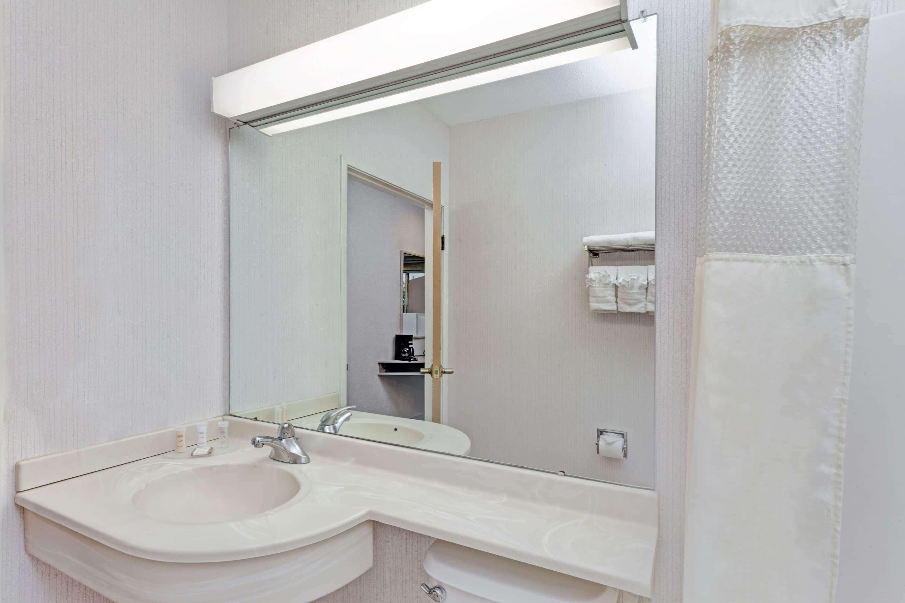 Red Lion Inn & Suites Elk Grove Village Extérieur photo